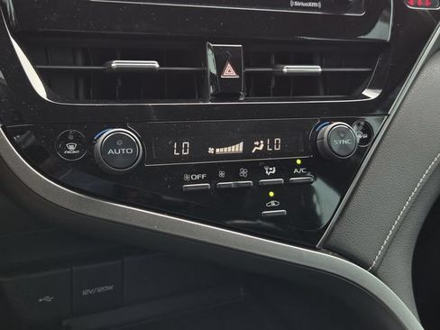 Used 2022 Toyota Camry SE FWD image 19