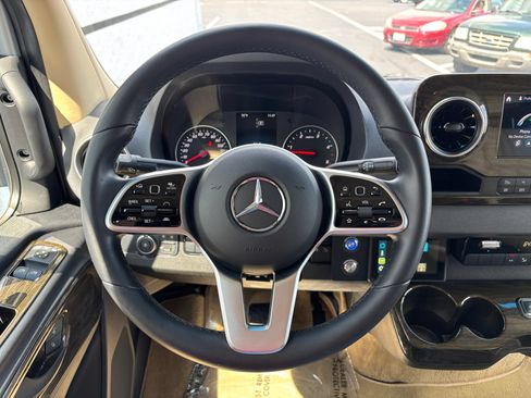 Used 2020 Mercedes-Benz Sprinter 2500 w/ Windows All Around Package image 28