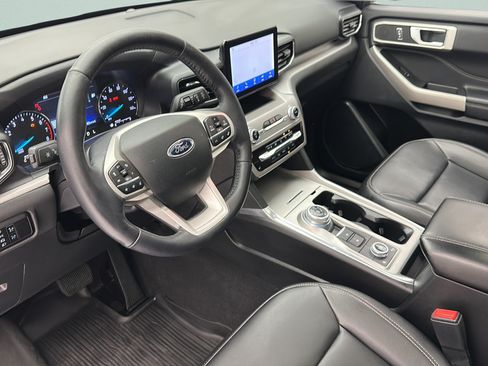 Used 2023 Ford Explorer XLT w/ Equipment Group 202A AWD/4WD image 11