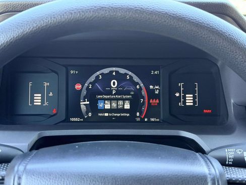 Certified 2025 Toyota Tacoma SR5 AWD/4WD image 9