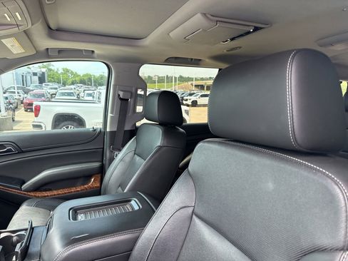 Used 2018 Chevrolet Suburban Premier AWD/4WD image 12