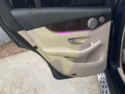 Used 2021 Mercedes-Benz GLC 300 4MATIC image 38