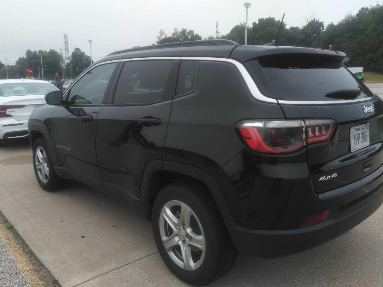 Used 2024 Jeep Compass Latitude AWD/4WD image 2