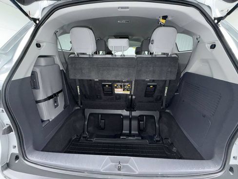 Certified 2021 Toyota Sienna LE AWD/4WD image 17