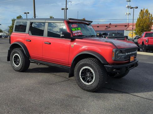 Used 2024 Ford Bronco Badlands image 1