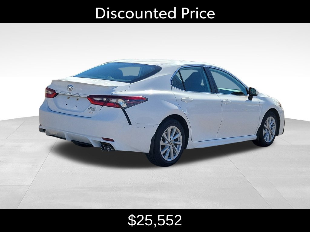 Used 2023 Toyota Camry SE FWD image 3