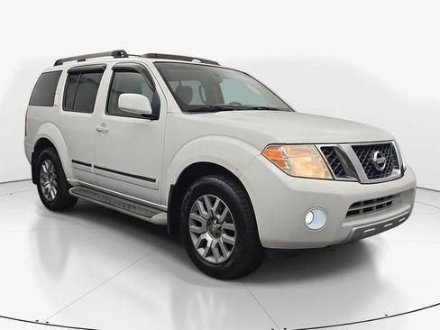 Used 2011 Nissan Pathfinder LE AWD/4WD image 2