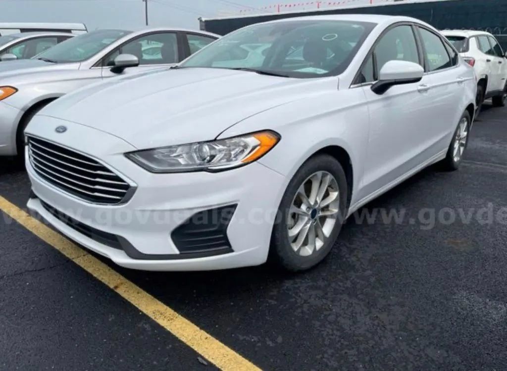Used 2019 Ford Fusion SE FWD image 4