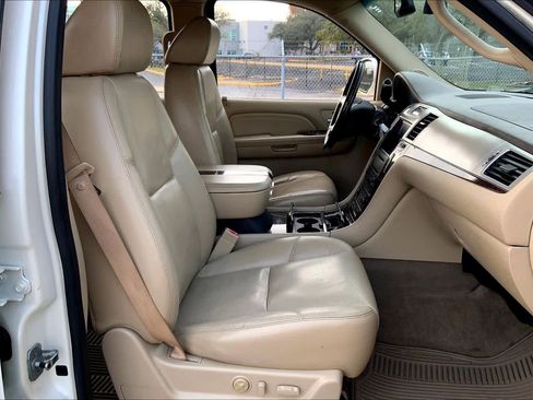 Used 2009 Cadillac Escalade ESV image 8