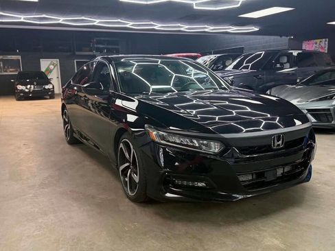 Used 2018 Honda Accord Sport image 3