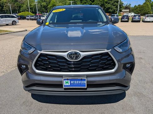 Used 2024 Toyota Highlander LE AWD/4WD image 9
