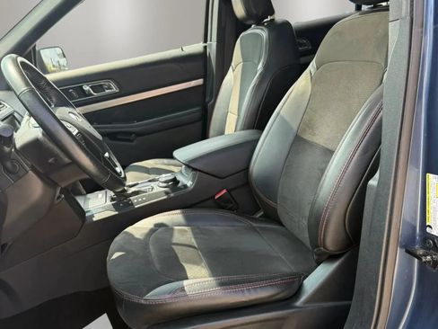 Used 2018 Ford Explorer XLT w/ Equipment Group 202A AWD/4WD image 16