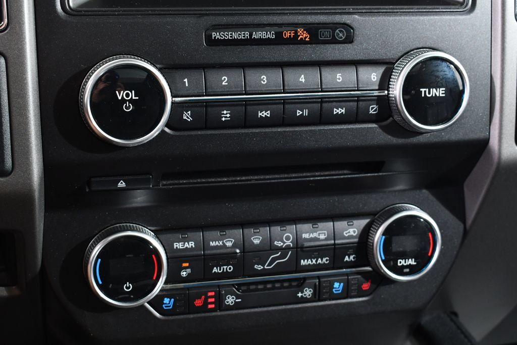 Used 2018 Ford Expedition Max XLT w/ Equipment Group 202A AWD/4WD image 30
