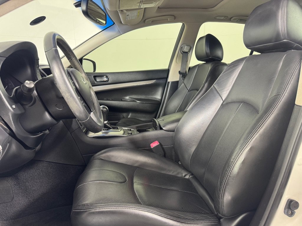 Used 2015 INFINITI Q40 w/ Navigation Package RWD image 8
