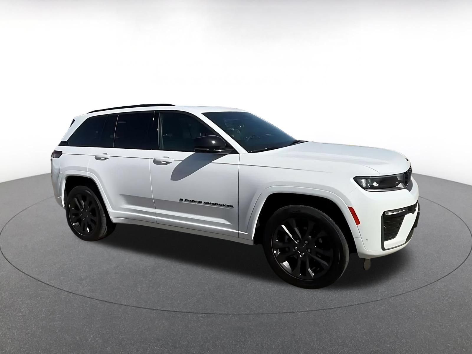 Used 2026 Jeep Grand Cherokee Limited AWD/4WD image 2