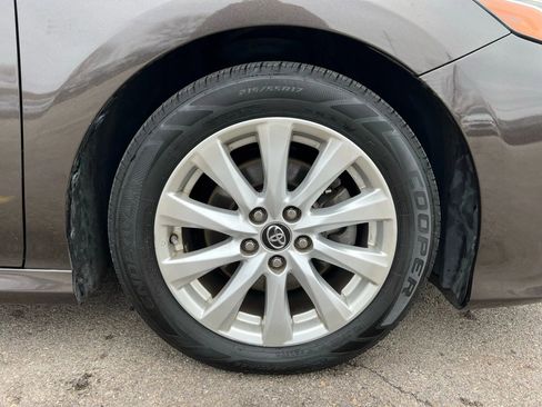 Used 2019 Toyota Camry XLE image 10
