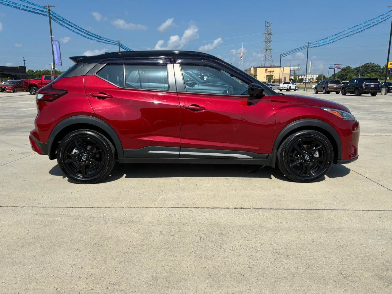 Used 2021 Nissan Kicks SR w/ SR Premium Package FWD image 5