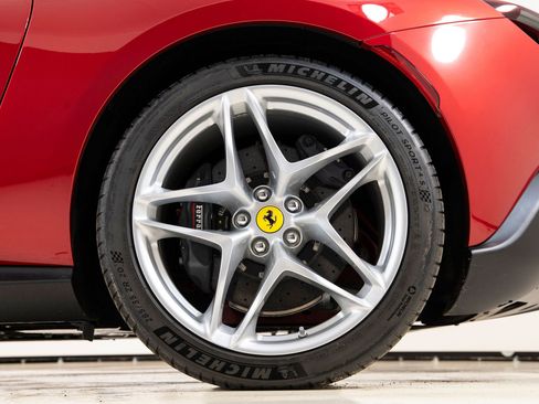 Certified 2025 Ferrari Roma Spider RWD image 18