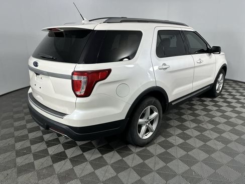 Used 2018 Ford Explorer XLT w/ Equipment Group 202A FWD image 13