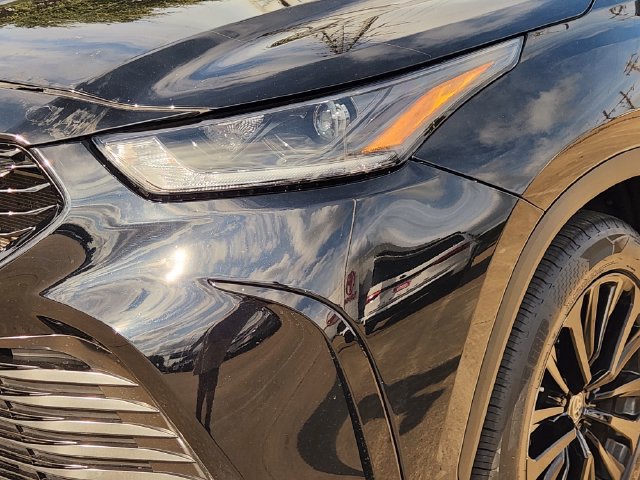 Used 2023 Toyota Highlander XSE FWD image 6
