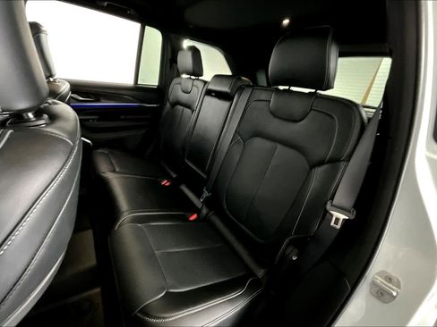 Used 2025 Jeep Grand Cherokee Overland w/ Trailer Tow Package image 20