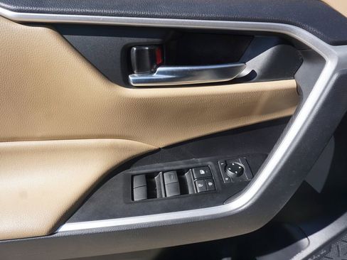 Used 2021 Toyota RAV4 XLE image 3