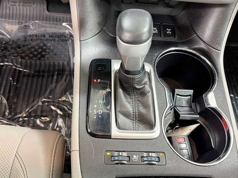 Certified 2018 Toyota Highlander Limited AWD/4WD image 22