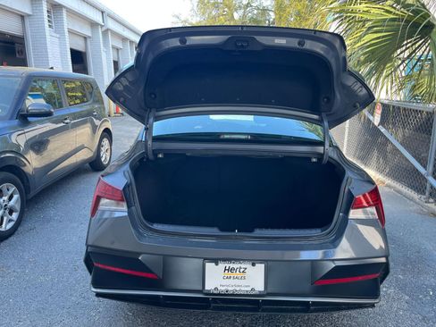 Used 2025 Hyundai Elantra SEL image 32