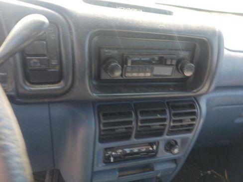 Used 1995 Plymouth Voyager FWD image 31