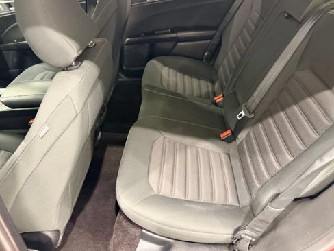 Used 2017 Ford Fusion SE w/ Fusion SE Technology Package FWD image 21
