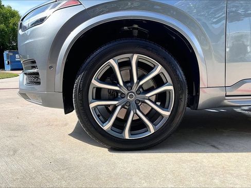 Used 2018 Volvo XC90 T6 Momentum w/ Convenience Package AWD/4WD image 8
