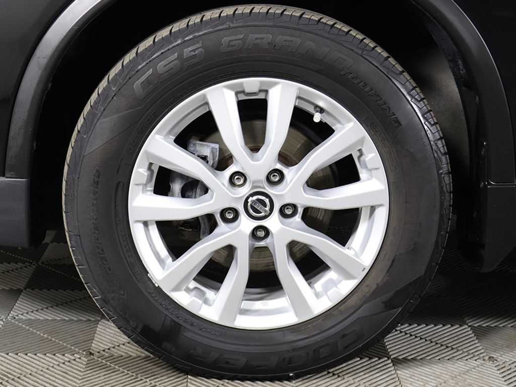 Used 2017 Nissan Rogue SV AWD/4WD image 23