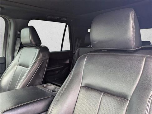 Used 2021 Ford Expedition XLT image 12