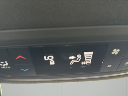 Used 2023 Chrysler Pacifica Touring-L w/ S Appearance Package AWD/4WD image 35