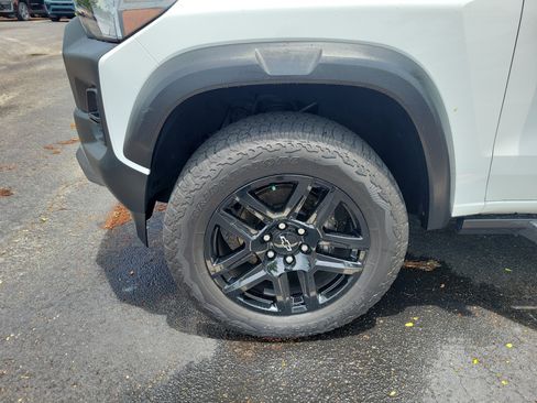 Used 2024 Chevrolet Colorado Trail Boss w/ Advanced Trailering Package AWD/4WD image 5