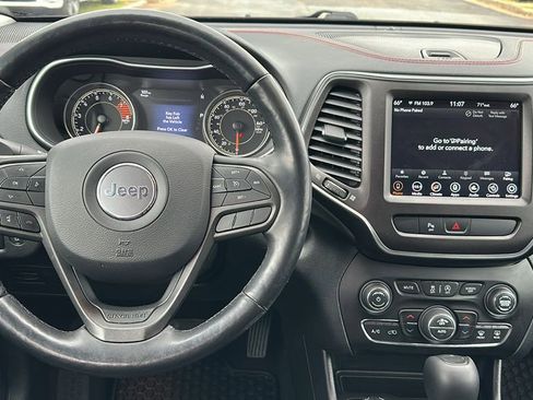 Used 2020 Jeep Cherokee Trailhawk image 10