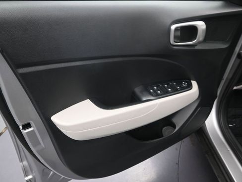 Used 2023 Hyundai Venue SEL w/ Cargo Package FWD image 12
