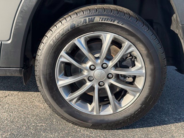 Used 2021 Jeep Cherokee Latitude Lux w/ Sun & Sound Group FWD image 8