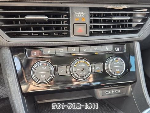 Used 2024 Volkswagen Jetta SE w/ Panoramic Sunroof Package FWD image 22