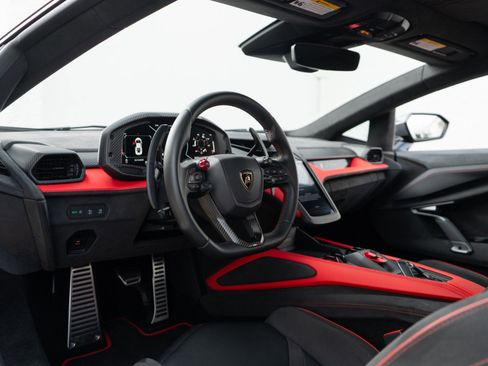 Used 2024 Lamborghini Revuelto image 6