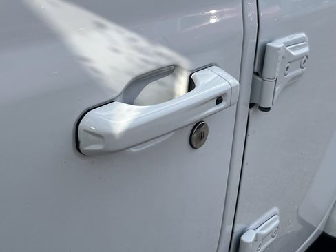 Used 2024 Jeep Wrangler High Altitude image 14