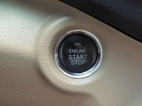 Used 2011 Toyota Highlander Limited w/ Tow Pkg FWD image 29