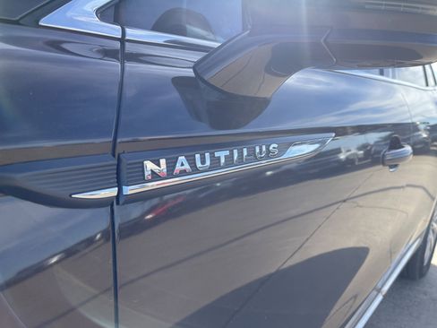 Used 2019 Lincoln Nautilus Select image 12