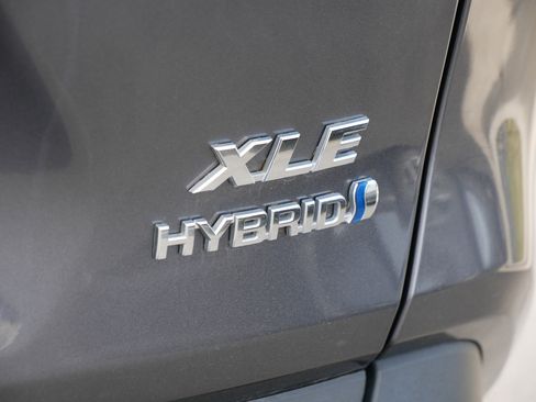 Used 2022 Toyota RAV4 XLE w/ Convenience Package AWD/4WD image 8