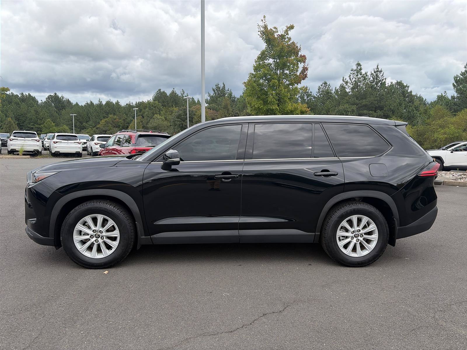 Used 2025 Toyota Grand Highlander AWD image 4