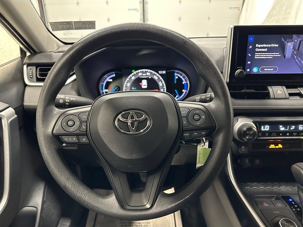 Used 2025 Toyota RAV4 LE AWD/4WD image 18