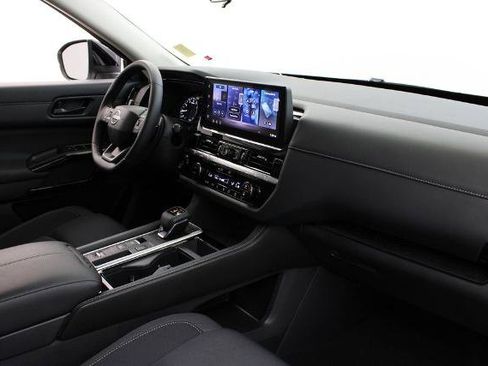Certified 2026 Nissan Pathfinder SV FWD image 25