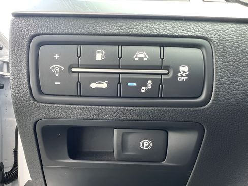Used 2019 Genesis G80 3.8 RWD image 23
