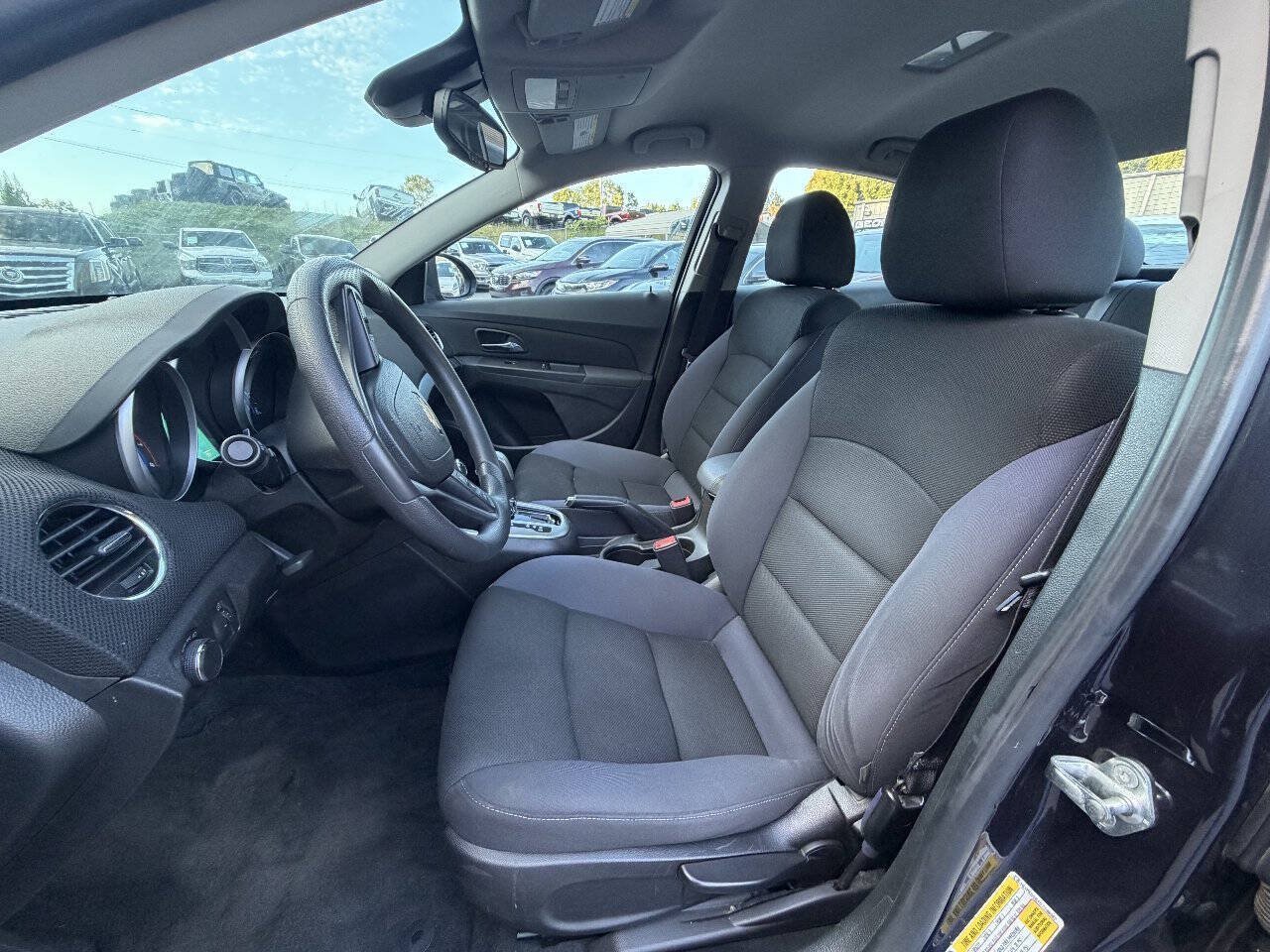 Used 2016 Chevrolet Cruze LT w/ Technology Package FWD image 13