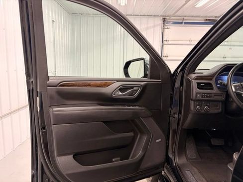 Used 2024 Chevrolet Suburban Premier AWD/4WD image 15